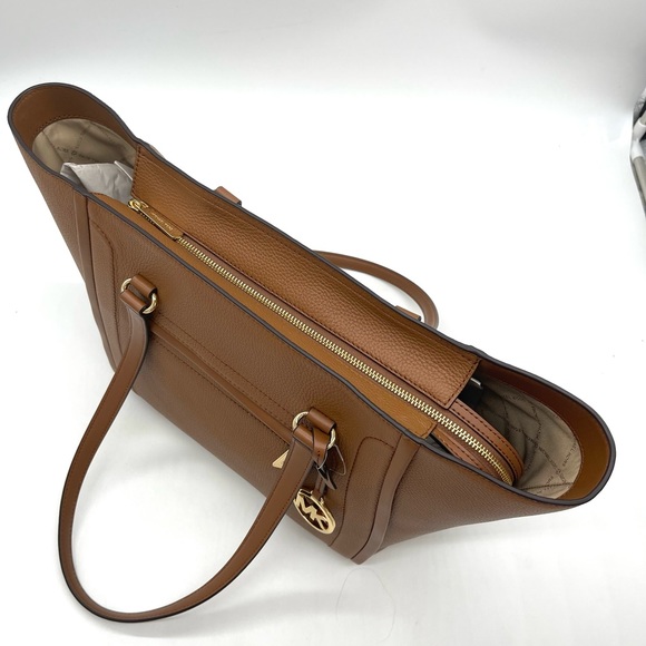 Michael Kors Large Carine Tote Bag & Trifold Wallet - Picture 10 of 13